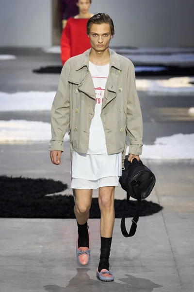 Look 26